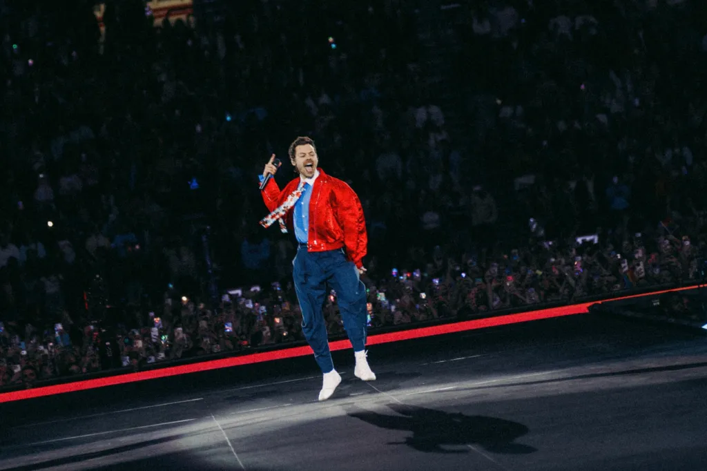 Harry Styles ouvre sa tournée Together, Together avec un spectacle électrisant à Amsterdam : 7 meilleurs moments