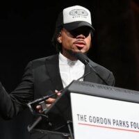 Chance the Rapper interprète un hommage émouvant à Muhammad Ali « I Was a Rock » lors des prix annuels de la Gordon Parks Foundation