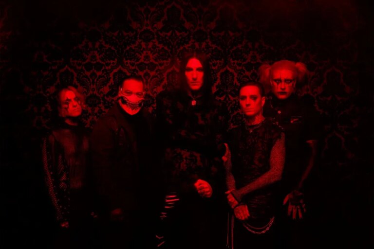 Motionless in White est à nouveau en tête du classement des chansons de hard rock les plus chaudes, cette fois avec Corey Taylor