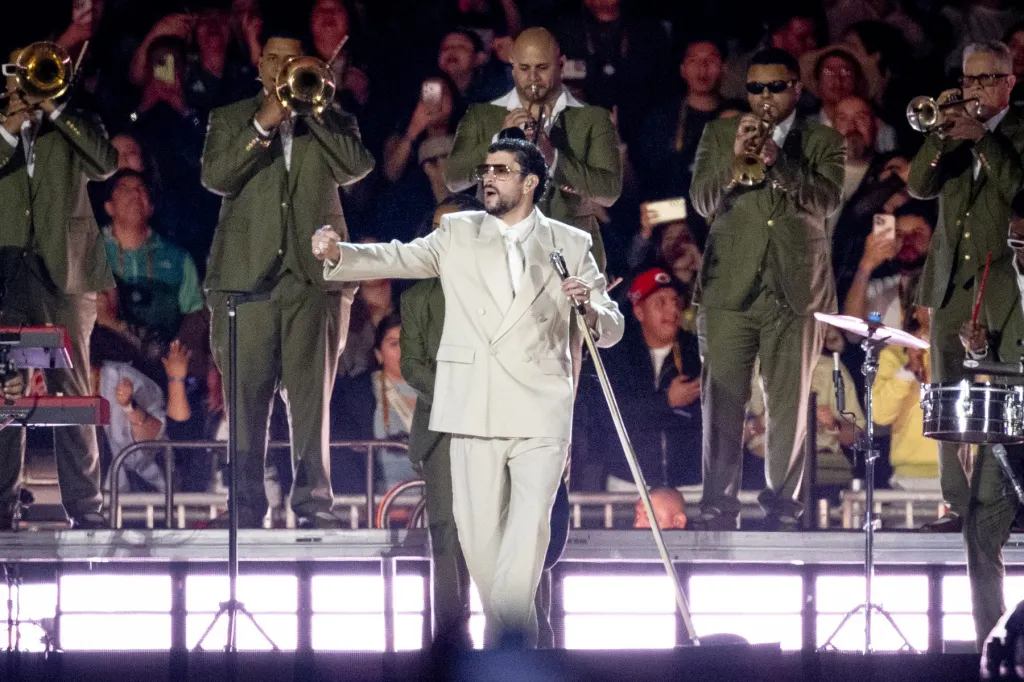 Bad Bunny est en tête de trois classements Boxscore de mi-année