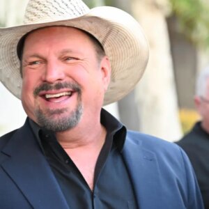 Garth Brooks, responsable de Disney Music Group et décideurs politiques en matière d&rsquo;IA, devraient recevoir les honneurs de la RIAA 2026