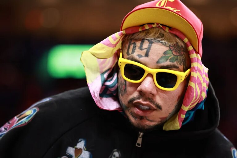 6ix9ine fait des commentaires choquants sur la grossesse de sa petite amie lors d&rsquo;une soirée de révélation du genre
