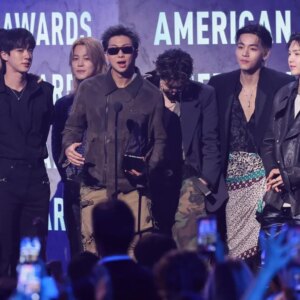 BTS remporte le titre d&rsquo;Artiste de l&rsquo;année aux American Music Awards 2026 ; Taylor Swift passe 0-8