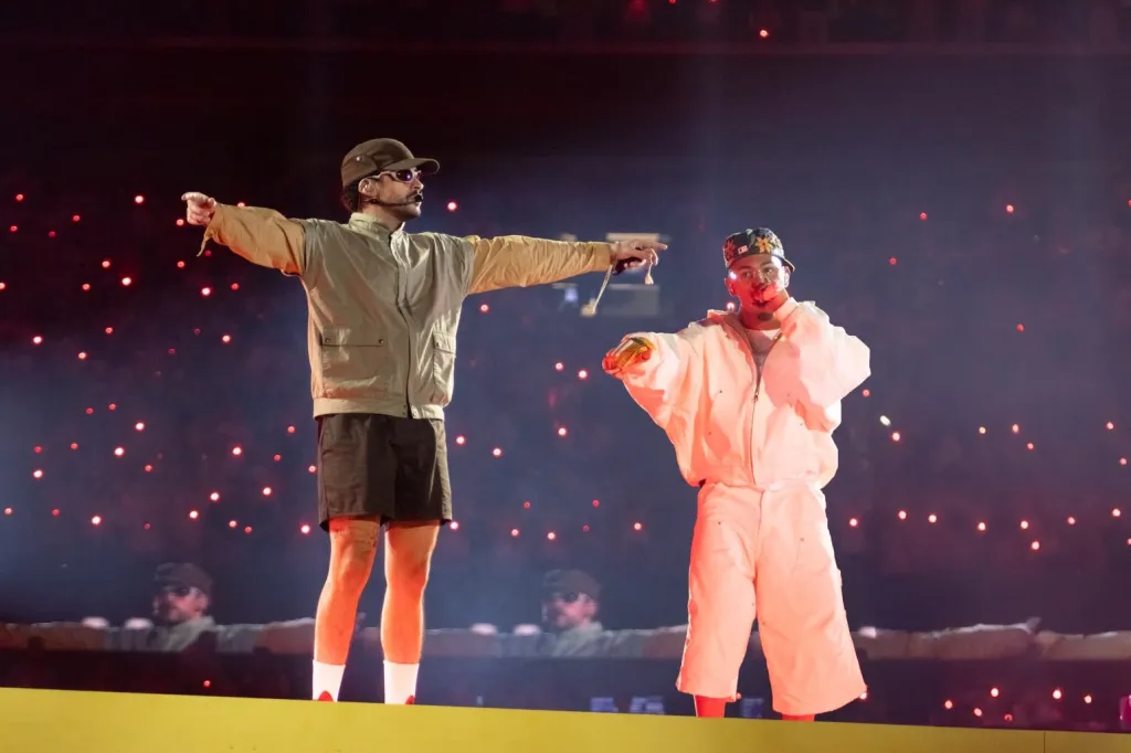Bad Bunny donne le coup d'envoi de sa résidence historique à Madrid avec Myke Towers comme invité surprise