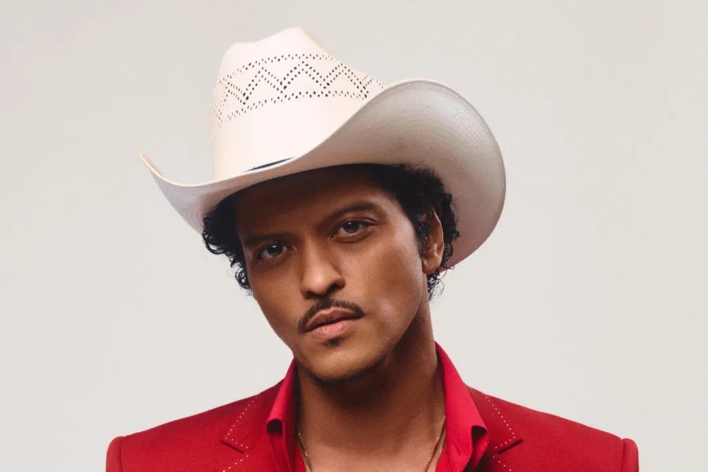 Bruno Mars s'envole dans les charts latins avec "Lo Arriesgo Todo", interprétation espagnole de "Risk It All"