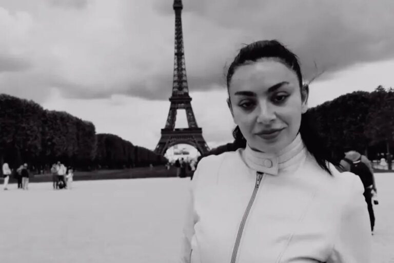 Charli XCX partage le morceau pop-punk « Playboy Bunny » en face B de « SS26 »