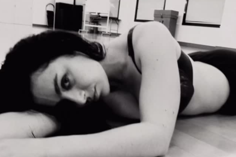 Charli XCX sort « I Keep On Thinking Bout You Every Single Day and Night » en tant que face B en vinyle « Rock Music »