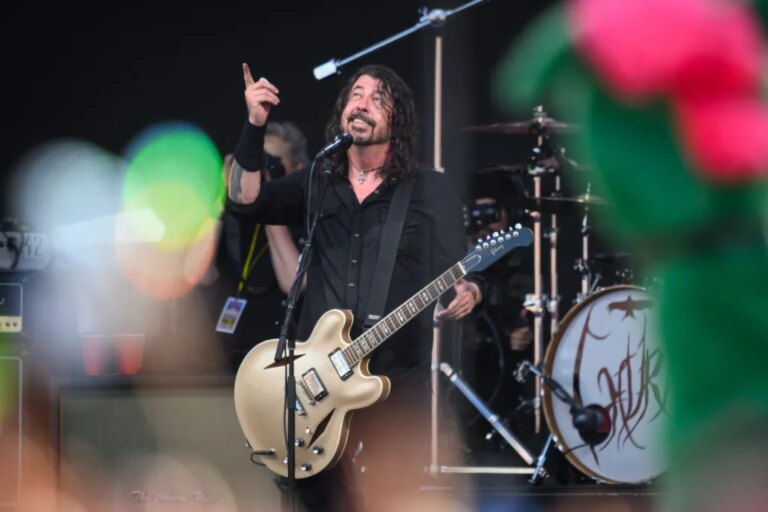 Dave Grohl était « tellement énervé » qu&rsquo;il a dû renommer le nouvel album de Foo Fighter à cause de « Wicked: For Good »