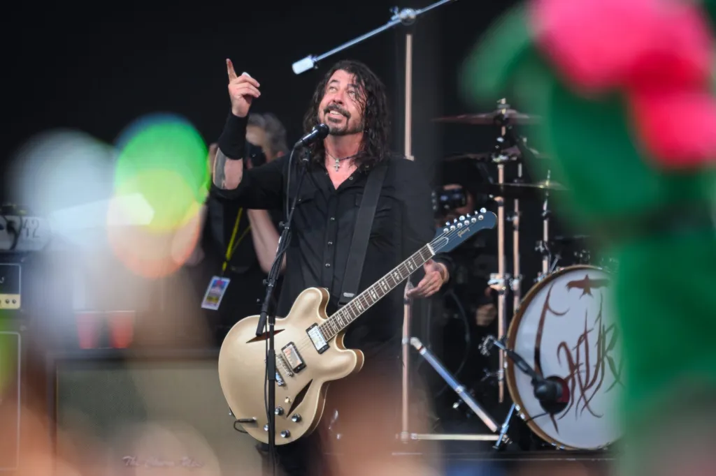 Dave Grohl était "tellement énervé" qu'il a dû renommer le nouvel album de Foo Fighter à cause de "Wicked: For Good"