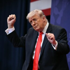 Donald Trump attribue à ses mouvements de danse virale « YMCA » la montée du succès disco dans les charts Billboard