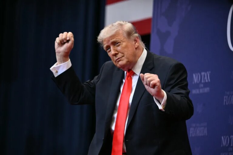 Donald Trump attribue à ses mouvements de danse virale « YMCA » la montée du succès disco dans les charts Billboard