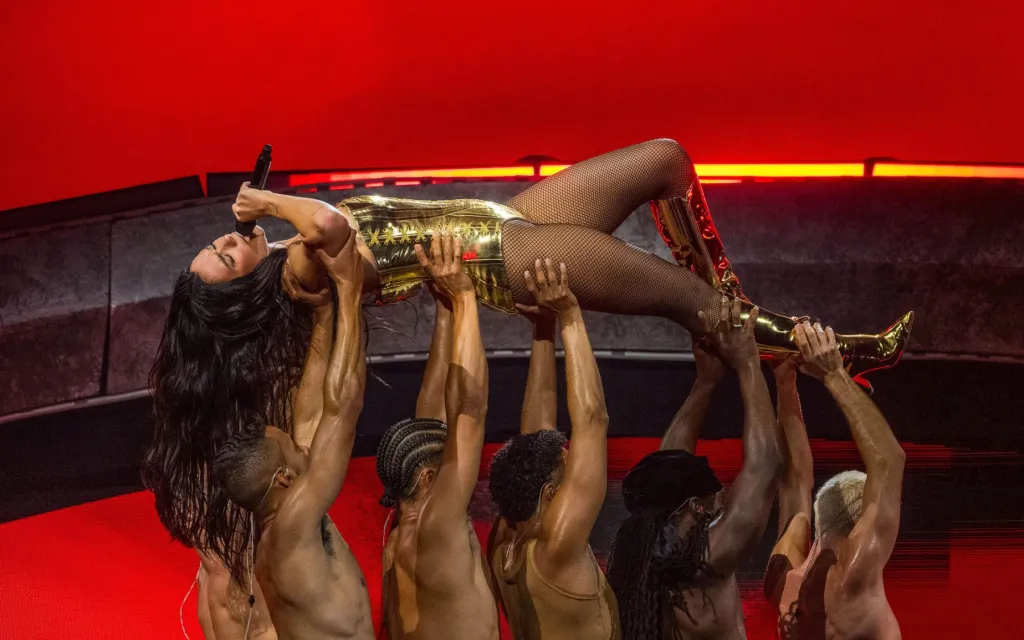 Dua Lipa sort l'album « Live From Mexico » et le film du concert de la tournée Radical Optimism : diffusez-le maintenant