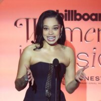 Ella Mai taquine la prochaine tournée Do You Still Love Me : « Nous voulons l&rsquo;intensifier un peu »