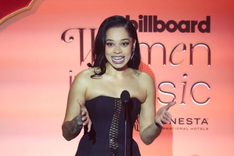 Ella Mai taquine la prochaine tournée Do You Still Love Me : « Nous voulons l&rsquo;intensifier un peu »