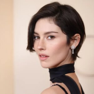 Gracie Abrams annonce la nouvelle chanson « Hit the Wall »