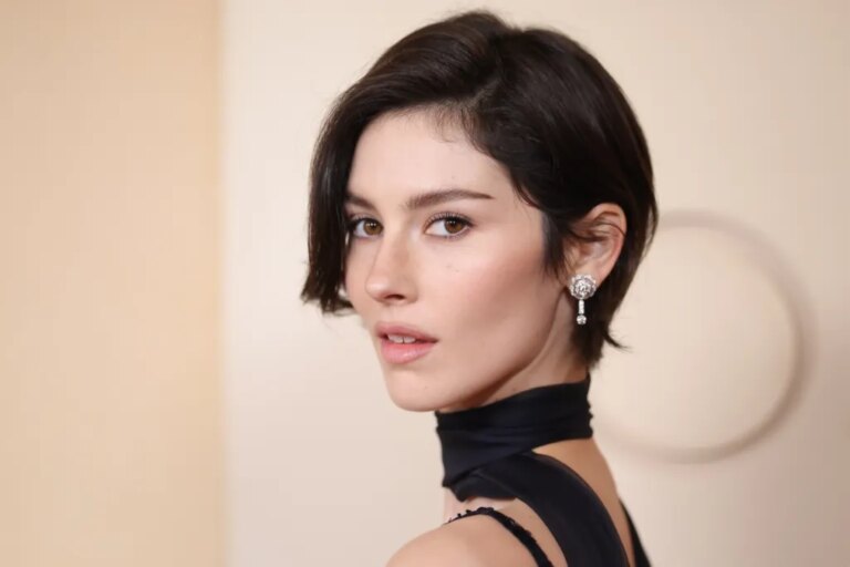 Gracie Abrams annonce la nouvelle chanson « Hit the Wall »