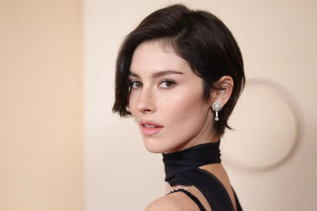 Gracie Abrams annonce la nouvelle chanson "Hit the Wall"