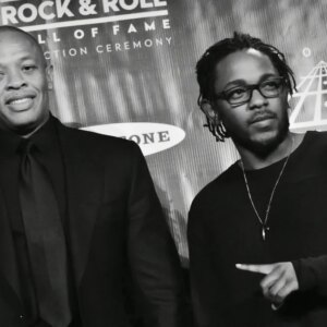 Kendrick Lamar et le Dr Dre assistent à la cérémonie d&rsquo;inauguration des travaux de leur école secondaire de Compton : « un moment de bouclage de la boucle »