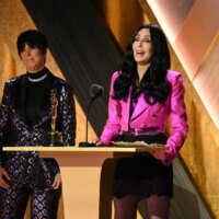 Le compliment détourné de Cher à propos des compétences d&rsquo;écriture de chansons de Diane Warren est la perfection