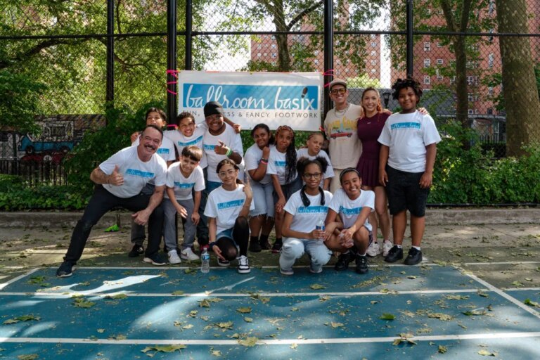 Lenny Tavárez lance une campagne de sensibilisation Dale Ritmo avec les étudiants d&rsquo;East Harlem et d&rsquo;autres moments édifiants dans la musique latine
