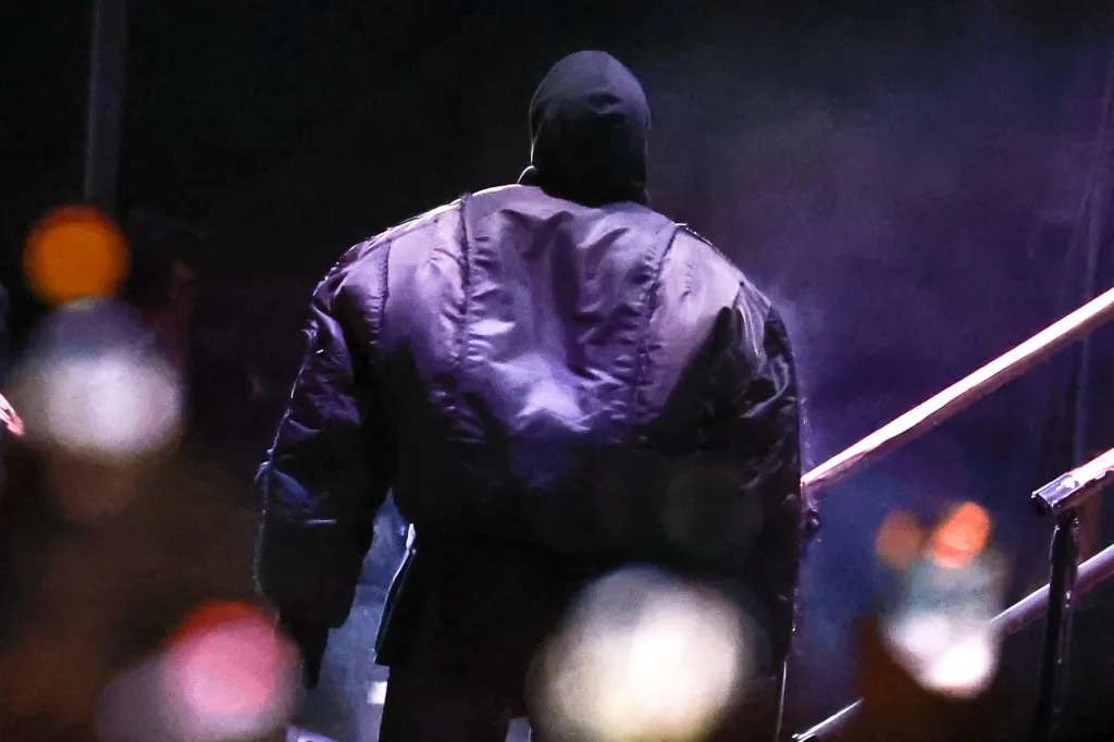 "Nous venons de battre le record" : Kanye West dit aux fans d'Istanbul qu'il est entré dans l'histoire