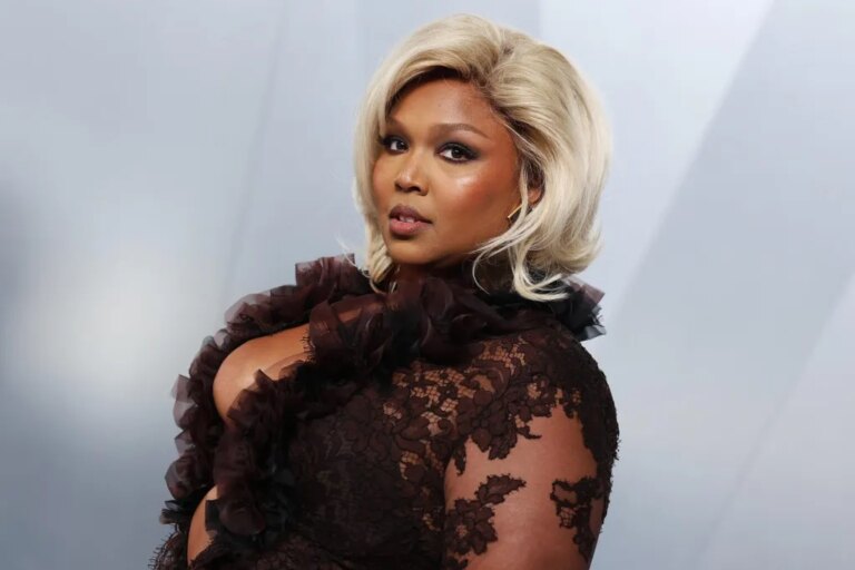 PETA dénonce Lizzo pour sa campagne « grotesque » de côtes levées après avoir abandonné le véganisme : « Que vous est-il arrivé ? »