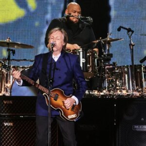 Paul McCartney dit que Prince a enregistré une reprise des Beatles qu&rsquo;il aimerait sortir : « Il joue de la très bonne guitare dessus »