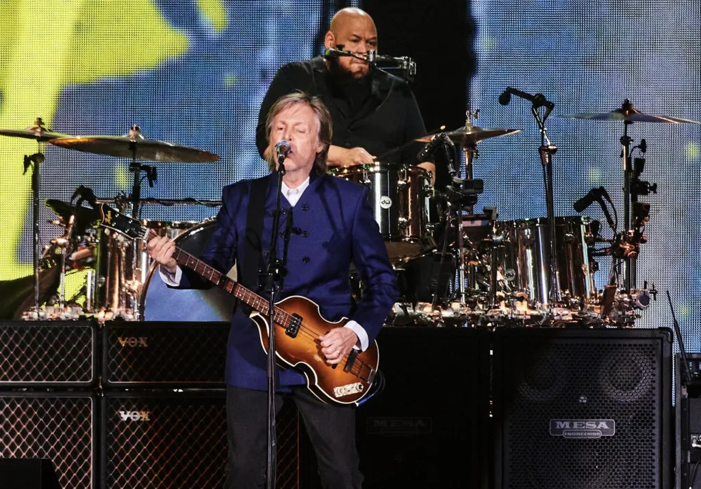 Paul McCartney dit que Prince a enregistré une reprise des Beatles qu'il aimerait sortir : "Il joue de la très bonne guitare dessus"
