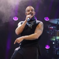 Ricky Martin « en sécurité » après l&rsquo;interruption du concert au Monténégro par des gaz lacrymogènes projetés vers la scène