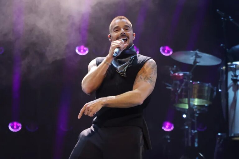 Ricky Martin « en sécurité » après l&rsquo;interruption du concert au Monténégro par des gaz lacrymogènes projetés vers la scène