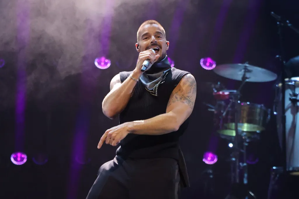 Ricky Martin « en sécurité » après l'interruption du concert au Monténégro par des gaz lacrymogènes projetés vers la scène