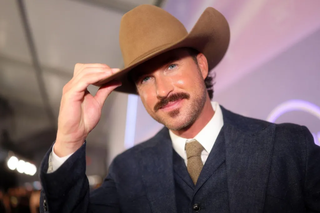 Riley Green et Lara Spencer animeront le « CMA Fest présenté par SoFi »