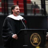 Riley Green reçoit un doctorat honorifique à l&rsquo;Université d&rsquo;État de Jacksonville