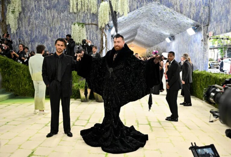 Sam Smith dit que le look du Met Gala 2026 était « la chose la plus lourde que j&rsquo;ai jamais portée » : voici combien il pesait