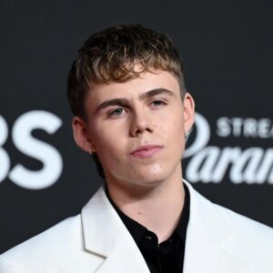 The Kid LAROI réfléchit à la façon dont Justin Bieber l&rsquo;a convaincu de sortir « Stay »