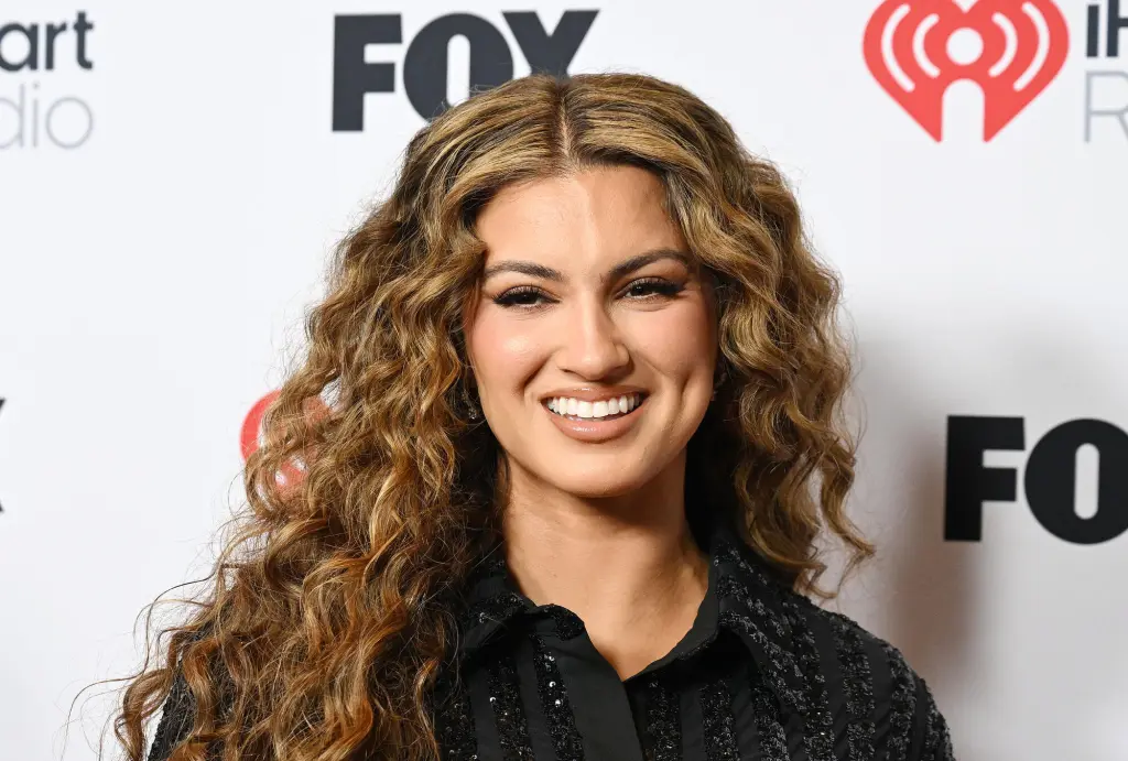 Tori Kelly annonce un nouvel album « God Must Really Love Me » : « Cette fois, je lâche complètement prise »