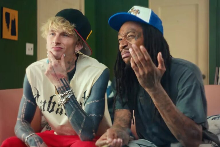 mgk & Wiz Khalifa Pack sur le blog Era Nostalgia avec une vidéo ludique « Girl Next Door »