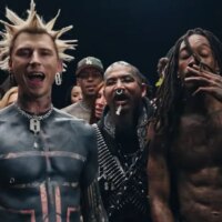mgk et Wiz Khalifa annoncent la mixtape « Blog Era Boyz » et laissent tomber la vidéo rebelle et étoilée « Everything Tatted »