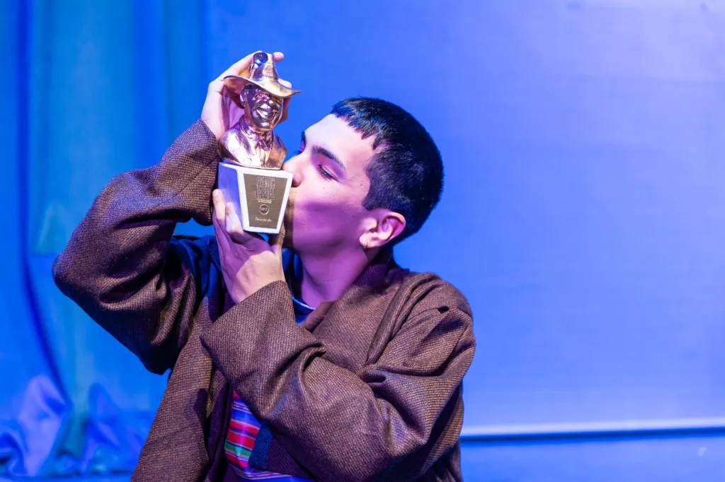 Milo J entre dans l'histoire des Premios Gardel avec 13 victoires et d'autres moments édifiants dans la musique latine
