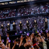 BTS donne le coup d&rsquo;envoi de la tournée européenne ARIRANG avec des débuts très attendus en Espagne : « Let&rsquo;s Go Crazy ! »