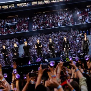BTS donne le coup d&rsquo;envoi de la tournée européenne ARIRANG avec des débuts très attendus en Espagne : « Let&rsquo;s Go Crazy ! »