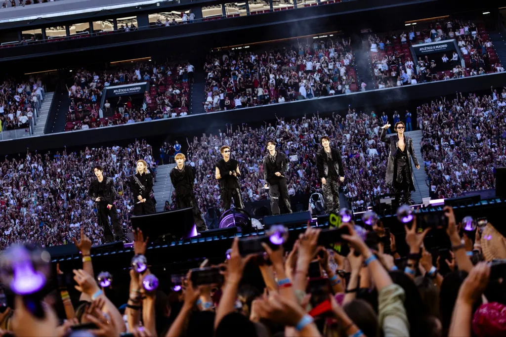 BTS donne le coup d'envoi de la tournée européenne ARIRANG avec des débuts très attendus en Espagne : "Let's Go Crazy !"