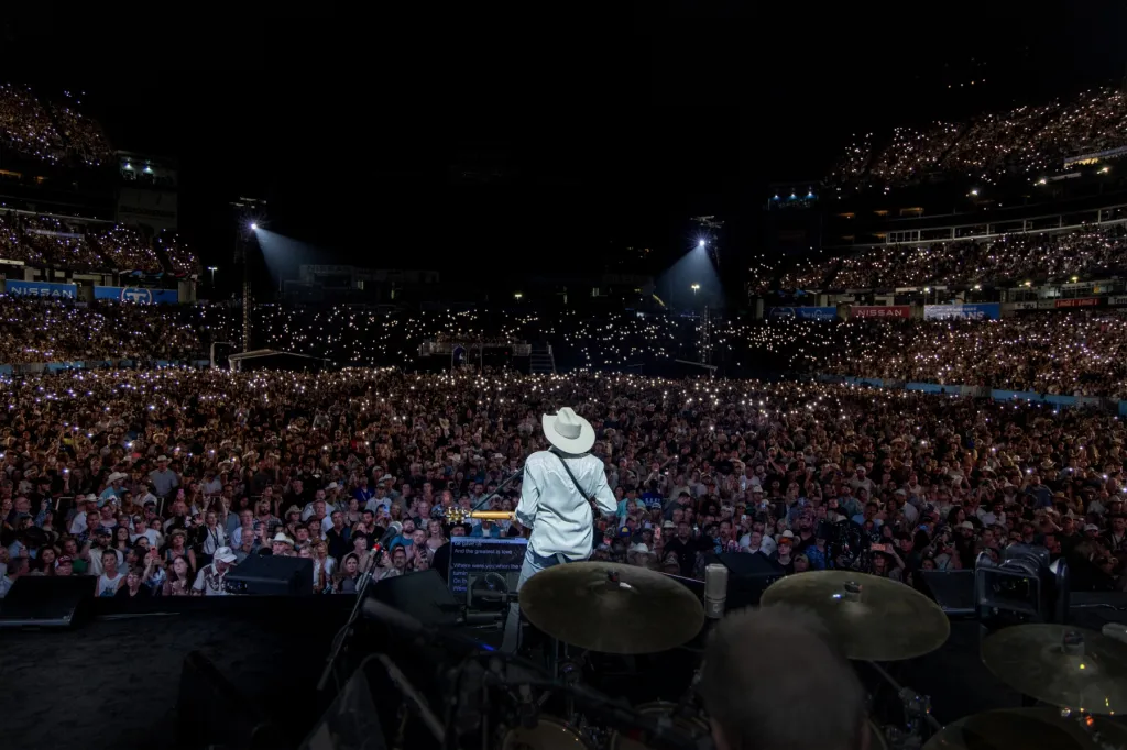 Setlist du concert final d'Alan Jackson : chaque chanson qu'il a jouée au spectacle "The Finale" à Nashville