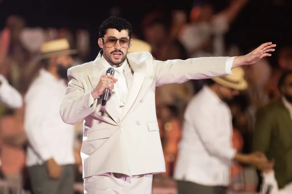 Bad Bunny apporte la chaleur à Londres avec des spectacles historiques : 7 meilleurs moments