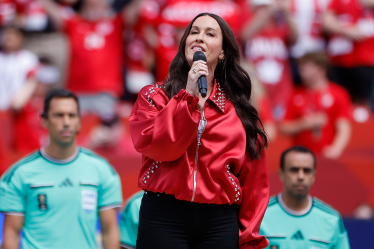 Alanis Morissette, Michael Bublé et d&rsquo;autres lancent la cérémonie d&rsquo;ouverture de la Coupe du monde 2026 au Canada