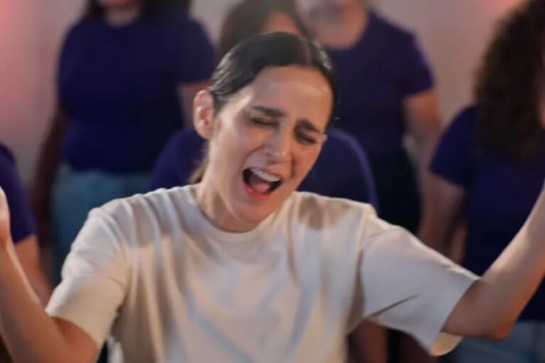Après une vague de critiques contre Julieta Venegas à propos d&rsquo;une chanson de football, le président mexicain s&rsquo;exprime
