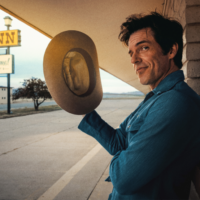 Brandon Flowers annonce « Thrasher », un album d&rsquo;inspiration country marquant son retour en solo après 11 ans