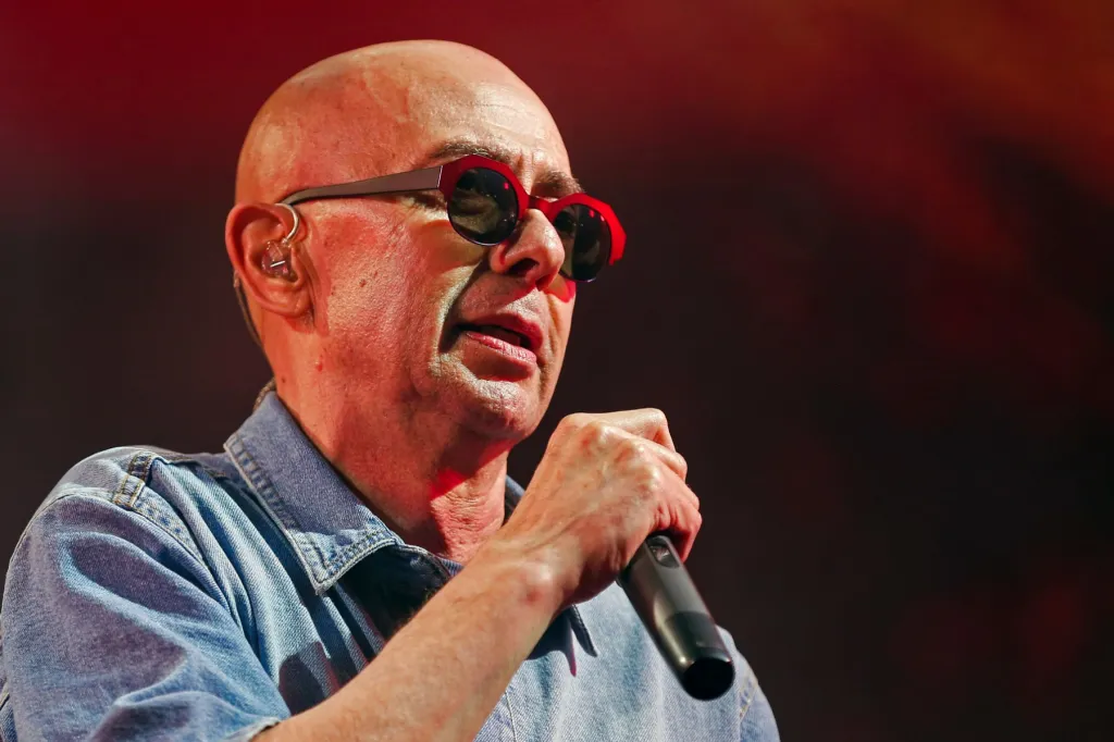 Carlos « Indio » Solari, légende de la scène rock argentine, est décédé à 77 ans