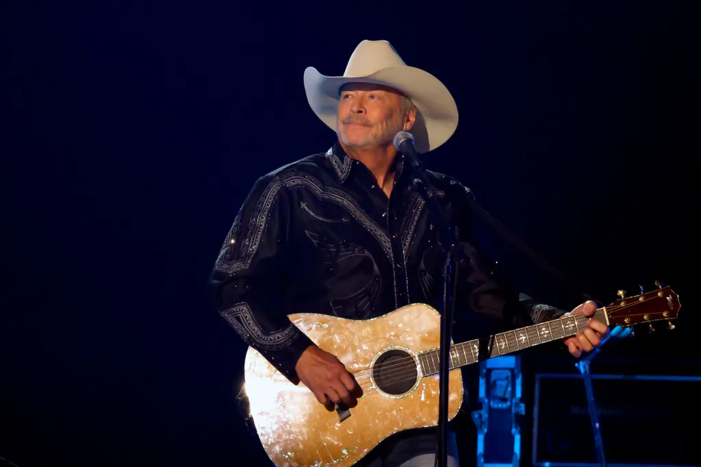 Dernier concert d'Alan Jackson : ses anciens chefs de label « se souviennent quand » ils ont travaillé avec la superstar country
