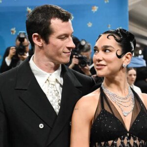 Dua Lipa et Callum Turner partagent de superbes photos de mariage lors d&rsquo;une cérémonie en Sicile